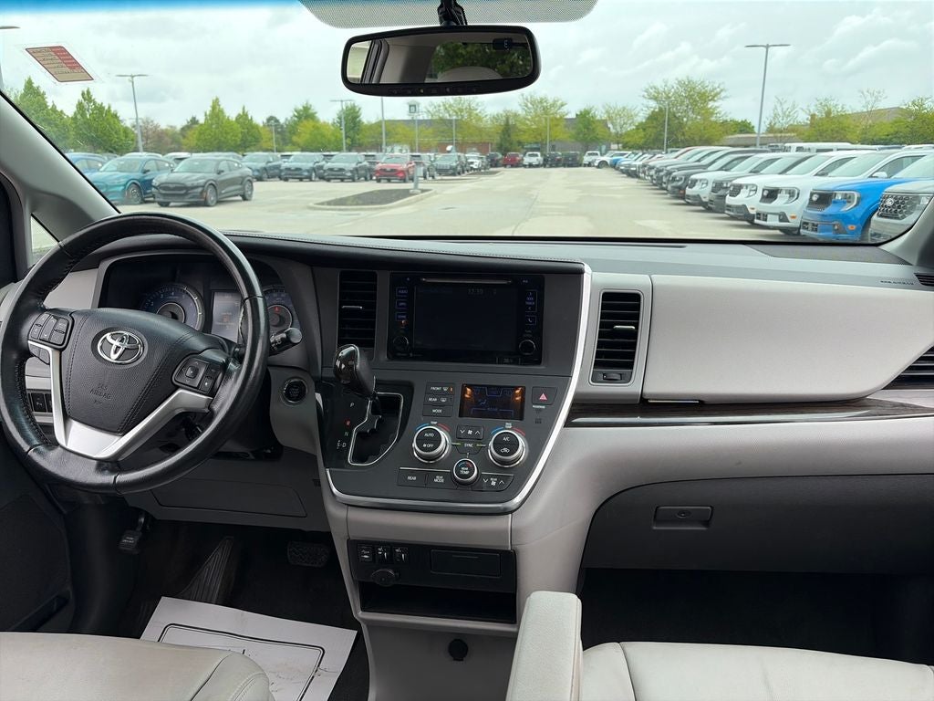 2015 Toyota Sienna XLE 8 Passenger