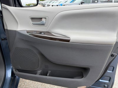 2015 Toyota Sienna XLE 8 Passenger